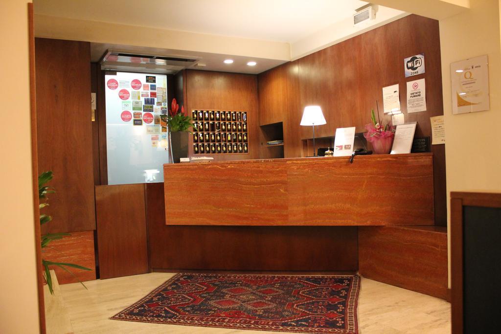 לסי Hotel Mariani מראה חיצוני תמונה