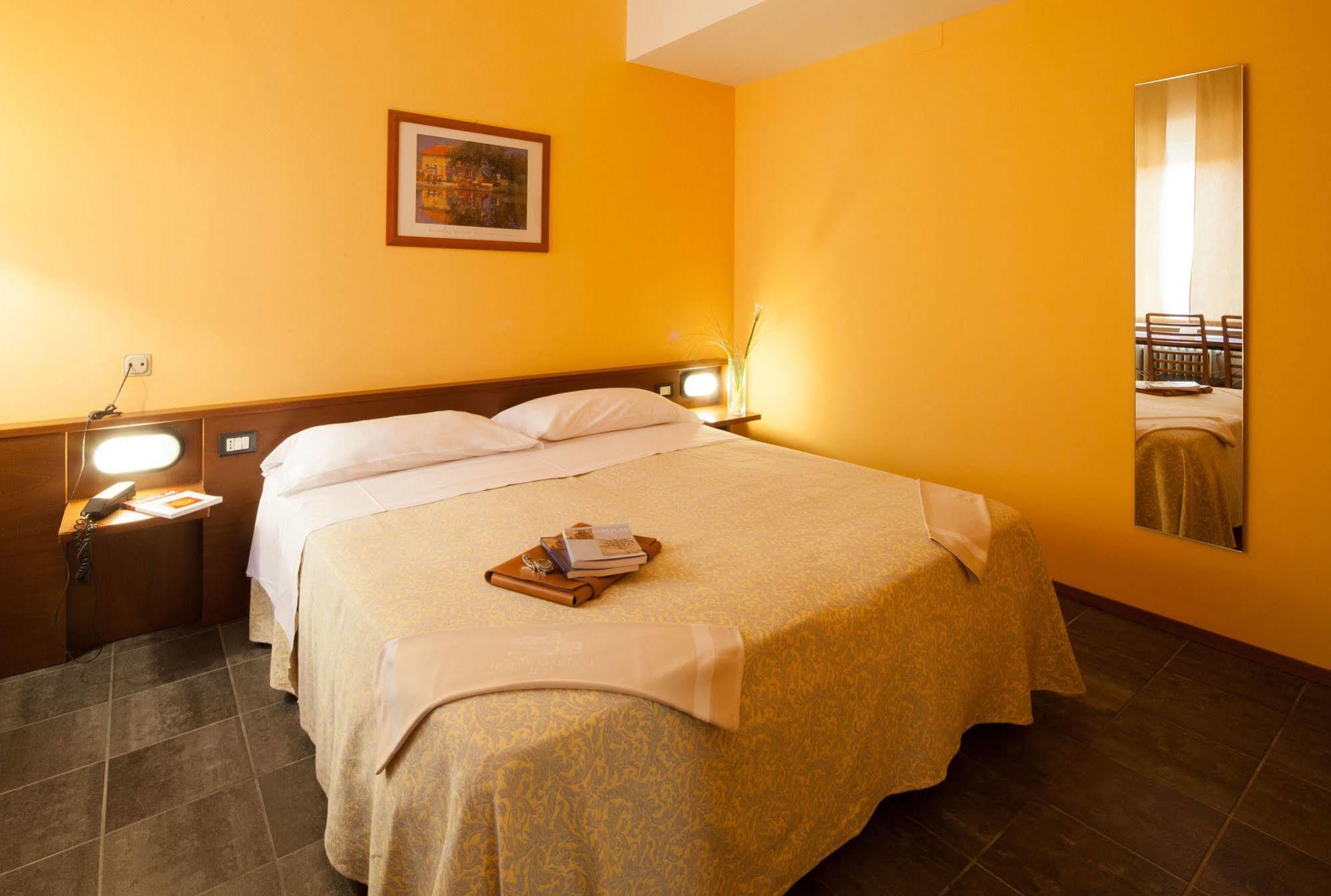 לסי Hotel Mariani מראה חיצוני תמונה