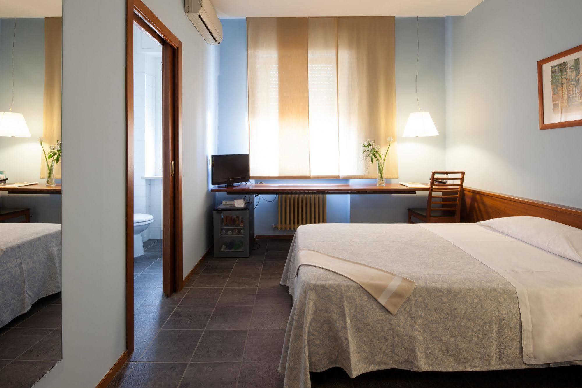 לסי Hotel Mariani מראה חיצוני תמונה
