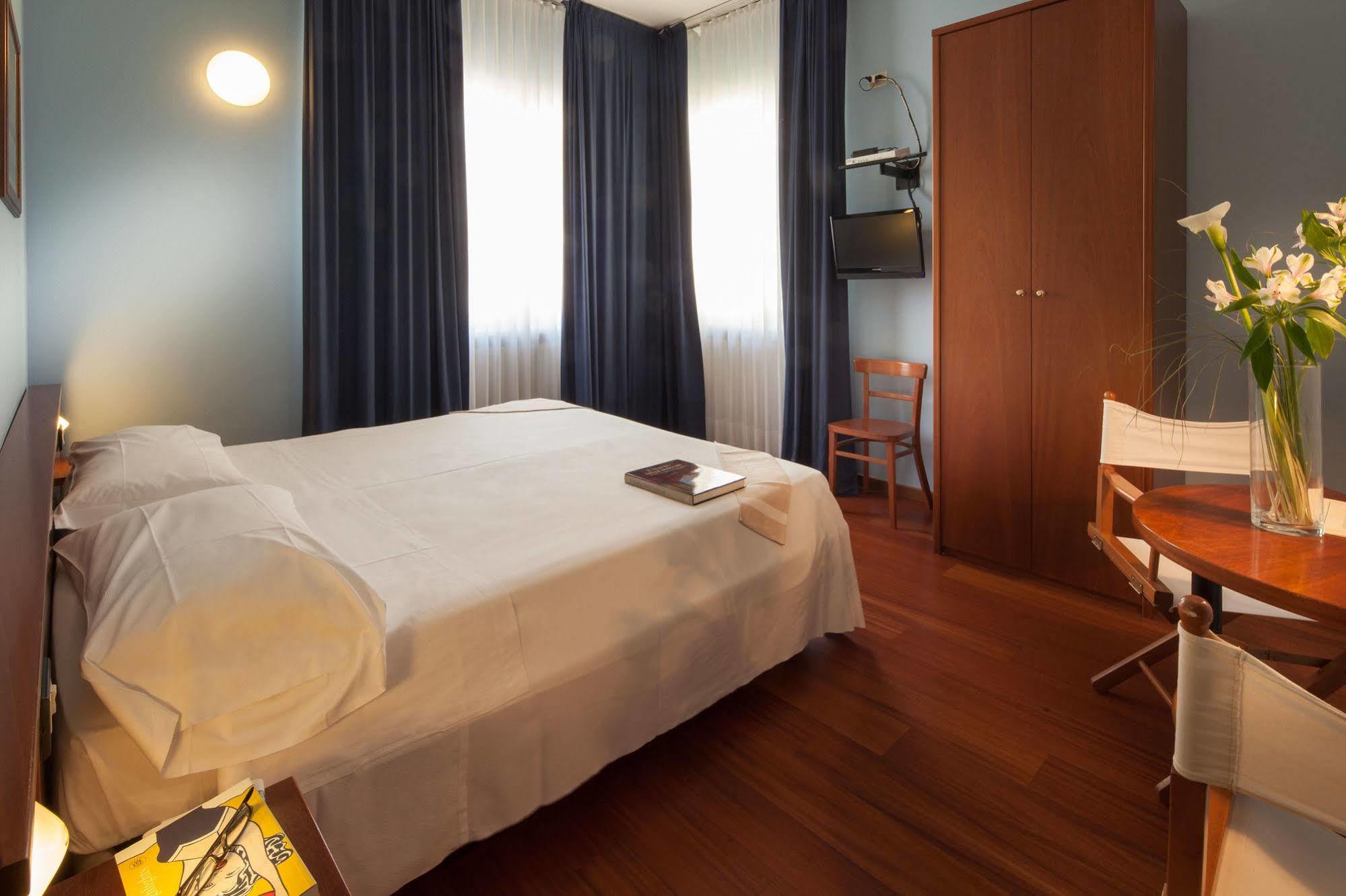 לסי Hotel Mariani מראה חיצוני תמונה