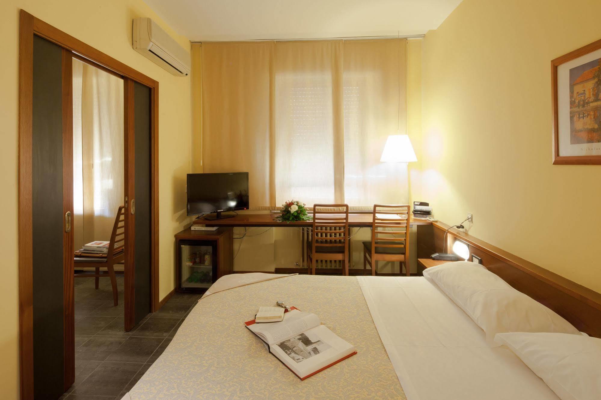 לסי Hotel Mariani מראה חיצוני תמונה