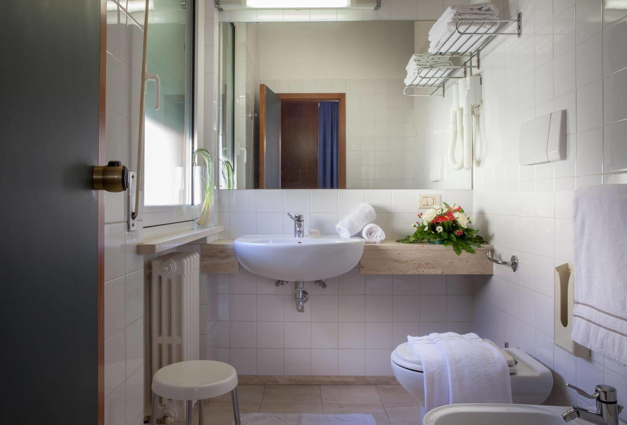 לסי Hotel Mariani מראה חיצוני תמונה
