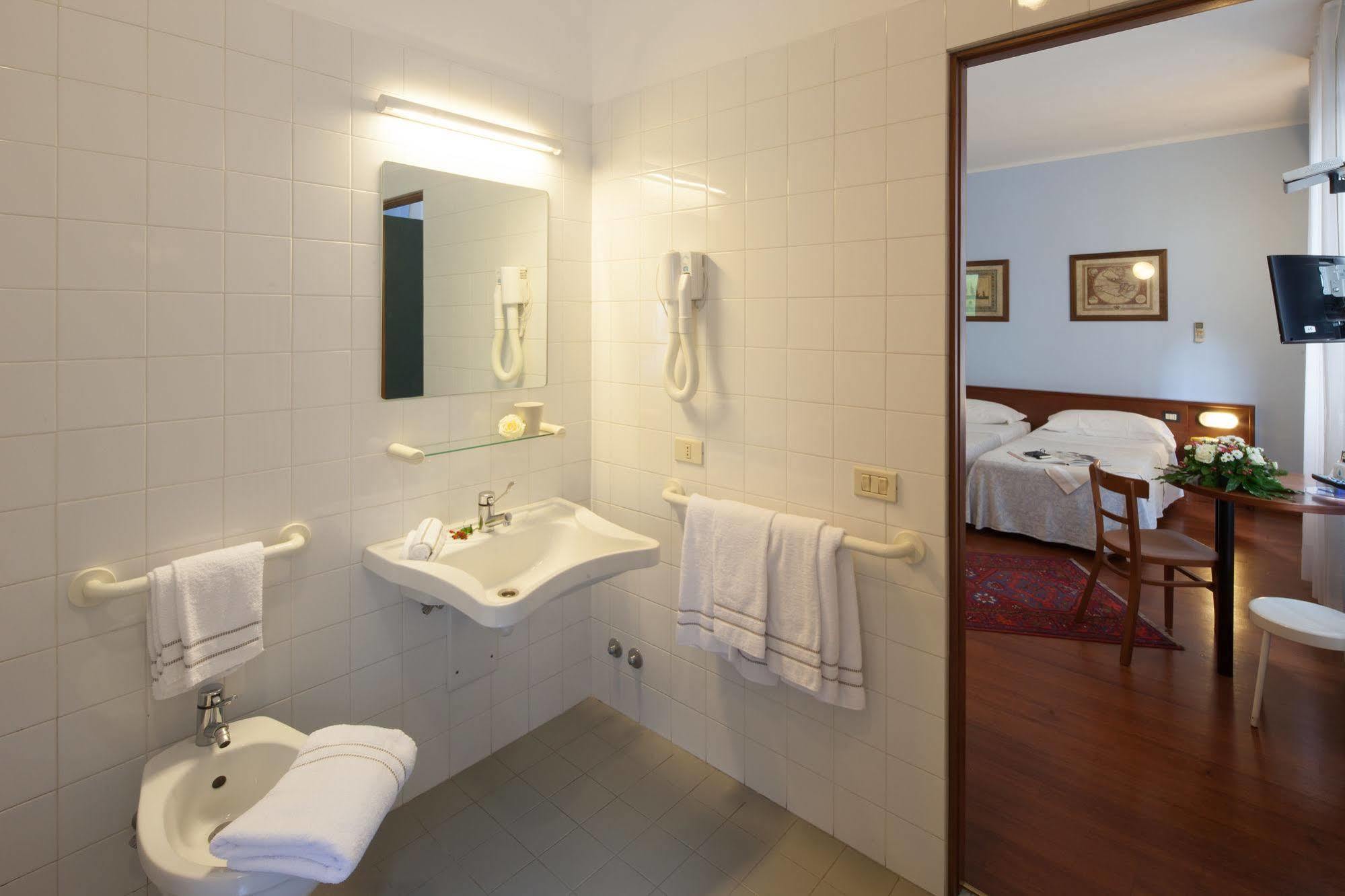 לסי Hotel Mariani מראה חיצוני תמונה