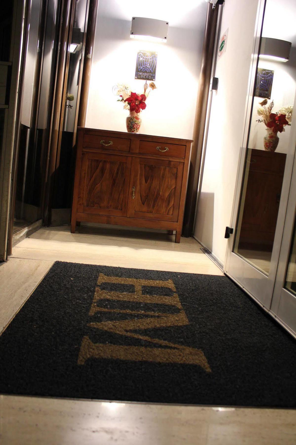 לסי Hotel Mariani מראה חיצוני תמונה