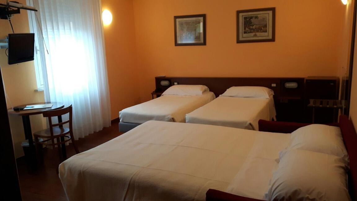לסי Hotel Mariani מראה חיצוני תמונה